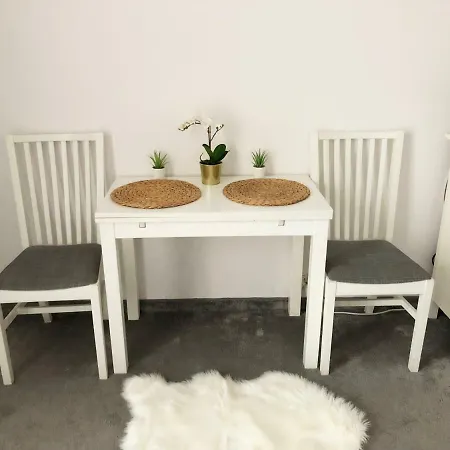 Solidarnosci 82A - Cosy Studio Apartment